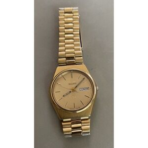 Vintage Seiko SQ Men's Wristwatch 8123-7240 Day Date *Needs Battery & Pins*